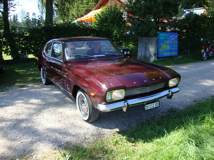 Ford Capri MkI 1300 mit Weisswandreifen
Ford Capri MkI 1300 with whitewall tyres
Ford Capri MkI 1300 avec pneus  flancs blancs